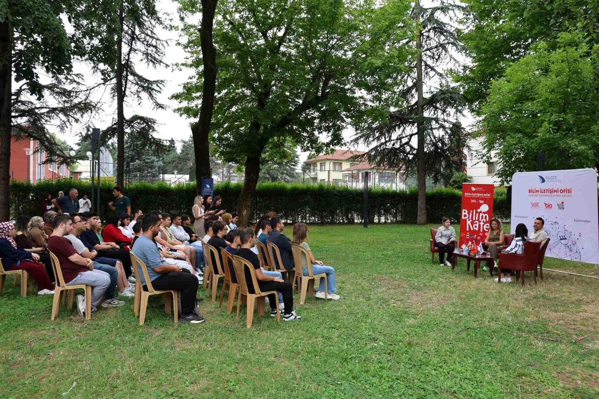 Güneş enerjisiyle temiz yarınlar Bilim Kafe'de konuşuldu
