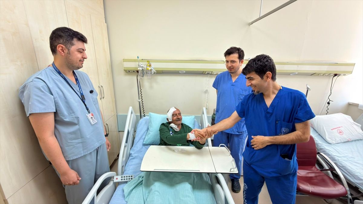 Hakkari'de 72 yaşındaki hasta, beyin damar baloncuğu ameliyatıyla sağlığına kavuştu