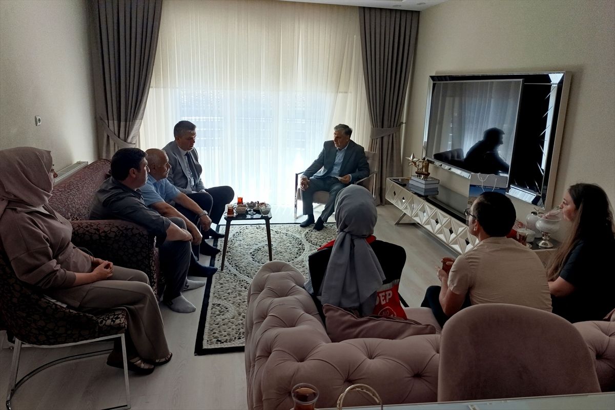 Havza Kaymakamı Samet Serin'in gazi ve şehit ailelerini ziyaretinden bir kare.