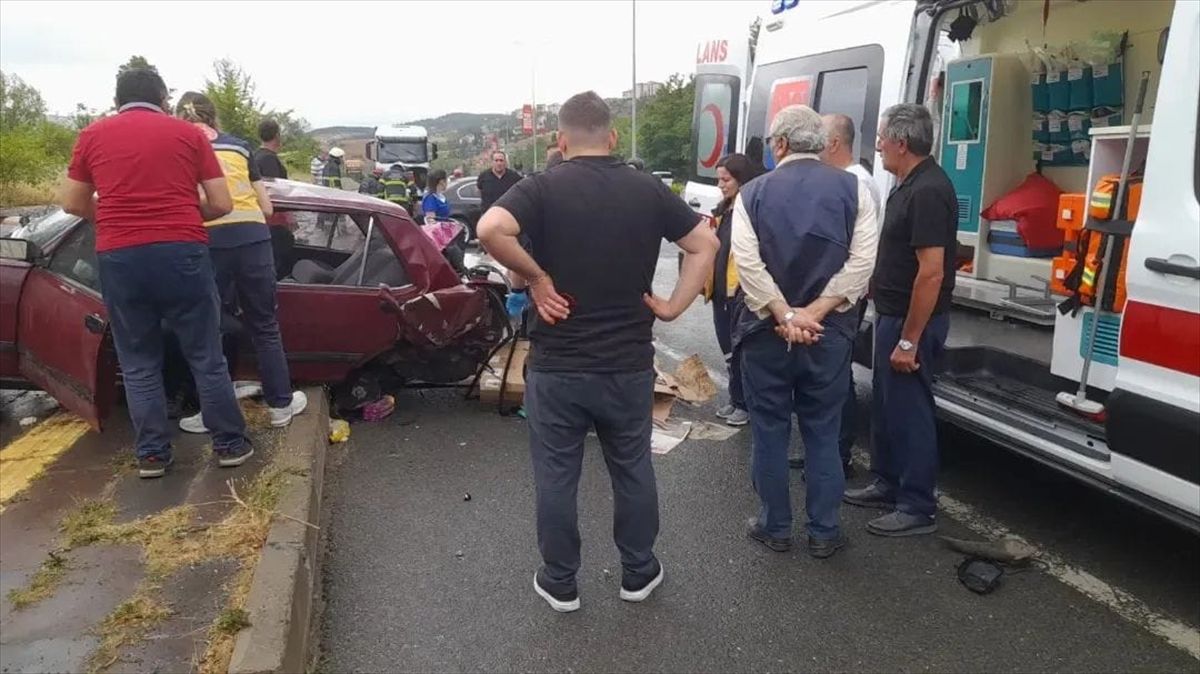 Kastamonu'da meydana gelen trafik kazasında 3 kişi yaralandı