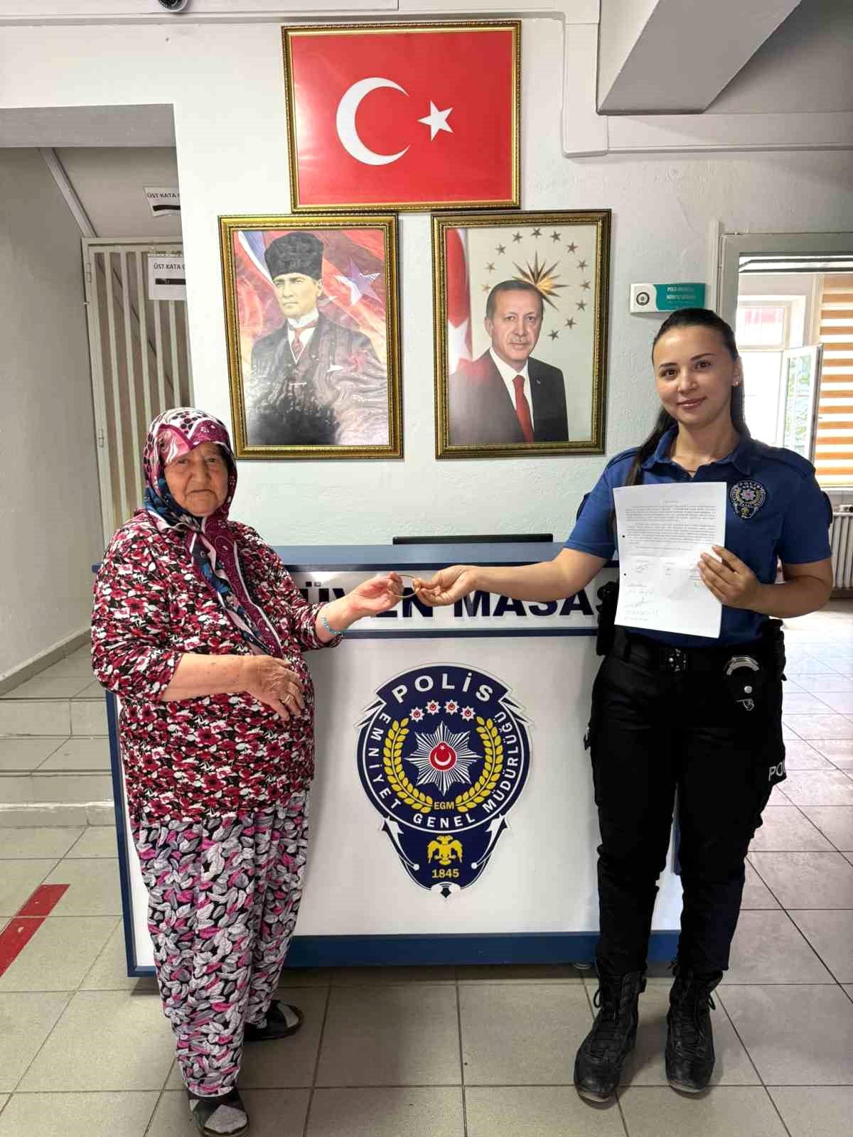 Kaybettiği altın bileziğine polis ekipleri sayesinde kavuştu
