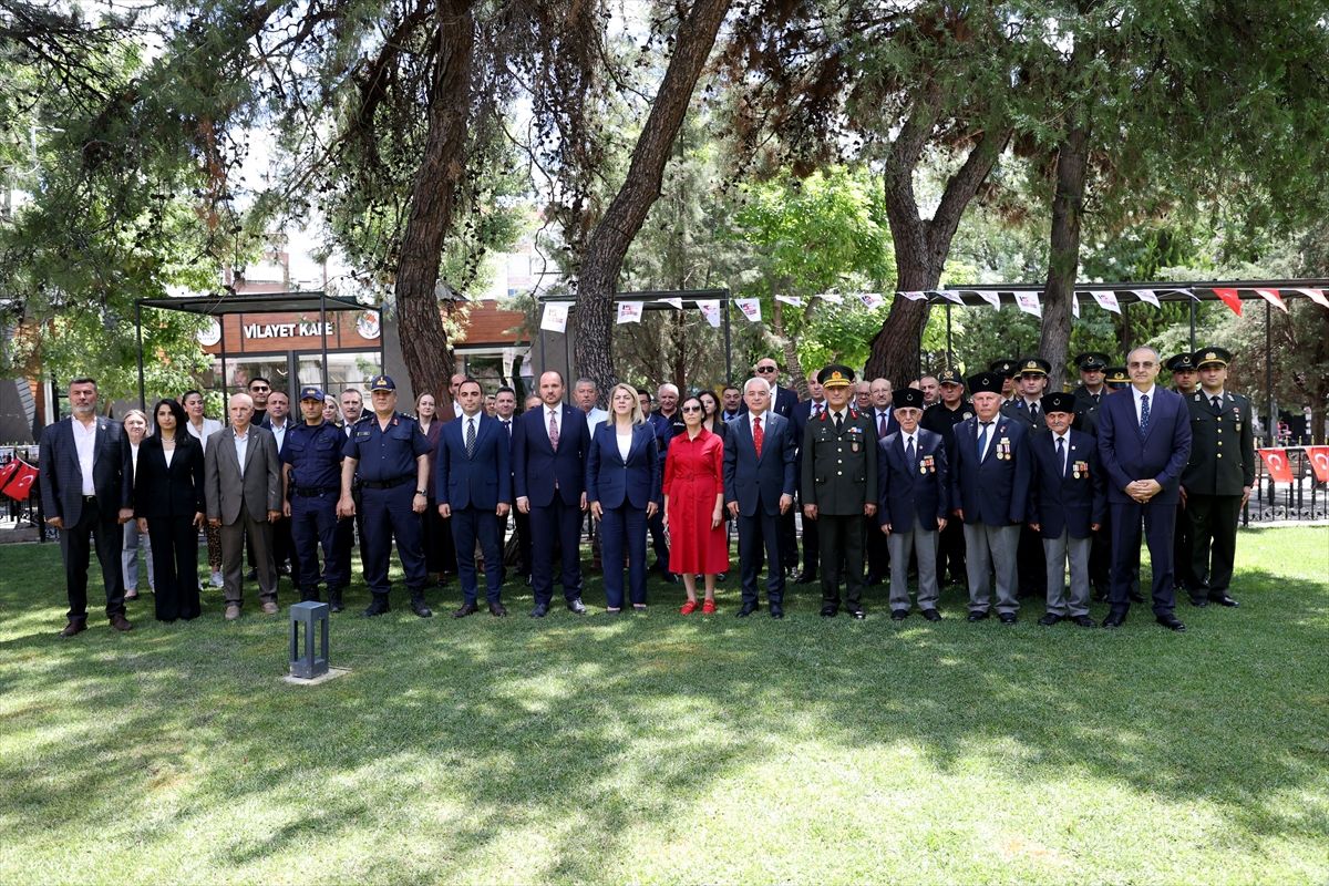 Kırklareli'nde 253 gül fidanı 15 Temmuz şehitleri için dikildi