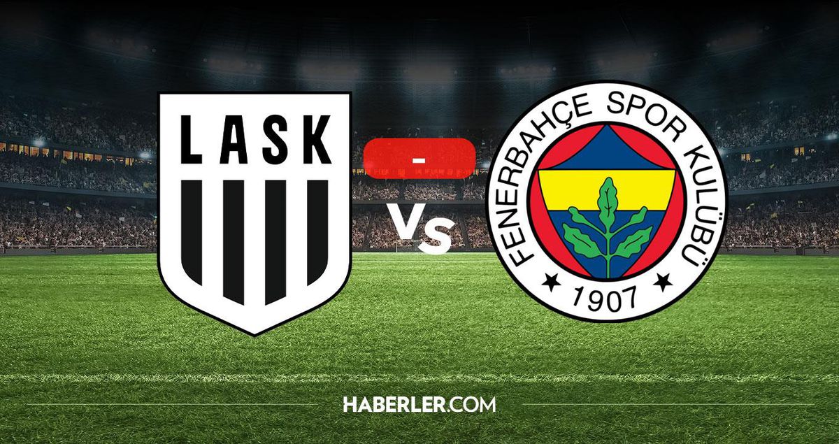 Fenerbahçe futbol takımı oyuncuları sahada mücadele ederken