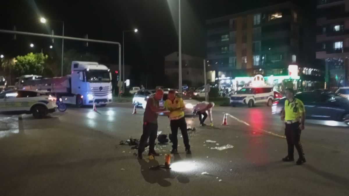 Çarşamba'da motosiklet hafif ticari araca arkadan çarptı: 2'si ağır 5 yaralı