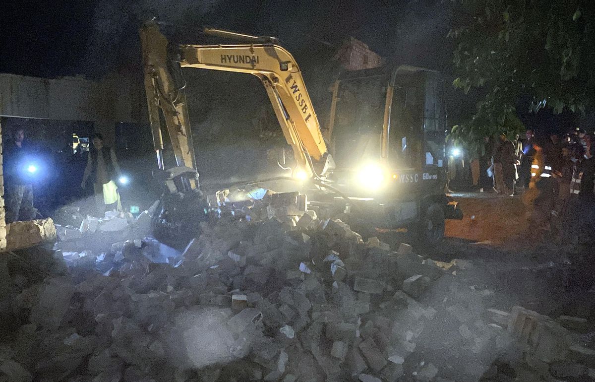 Pakistan'da Şiddetli Yağışlar Nedeniyle Ev Çöktü: En Az 9 Ölü, 14 Yaralı