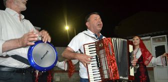 Rumeli kültürünü yaşatmak için akordeonunu elinden bırakmıyor