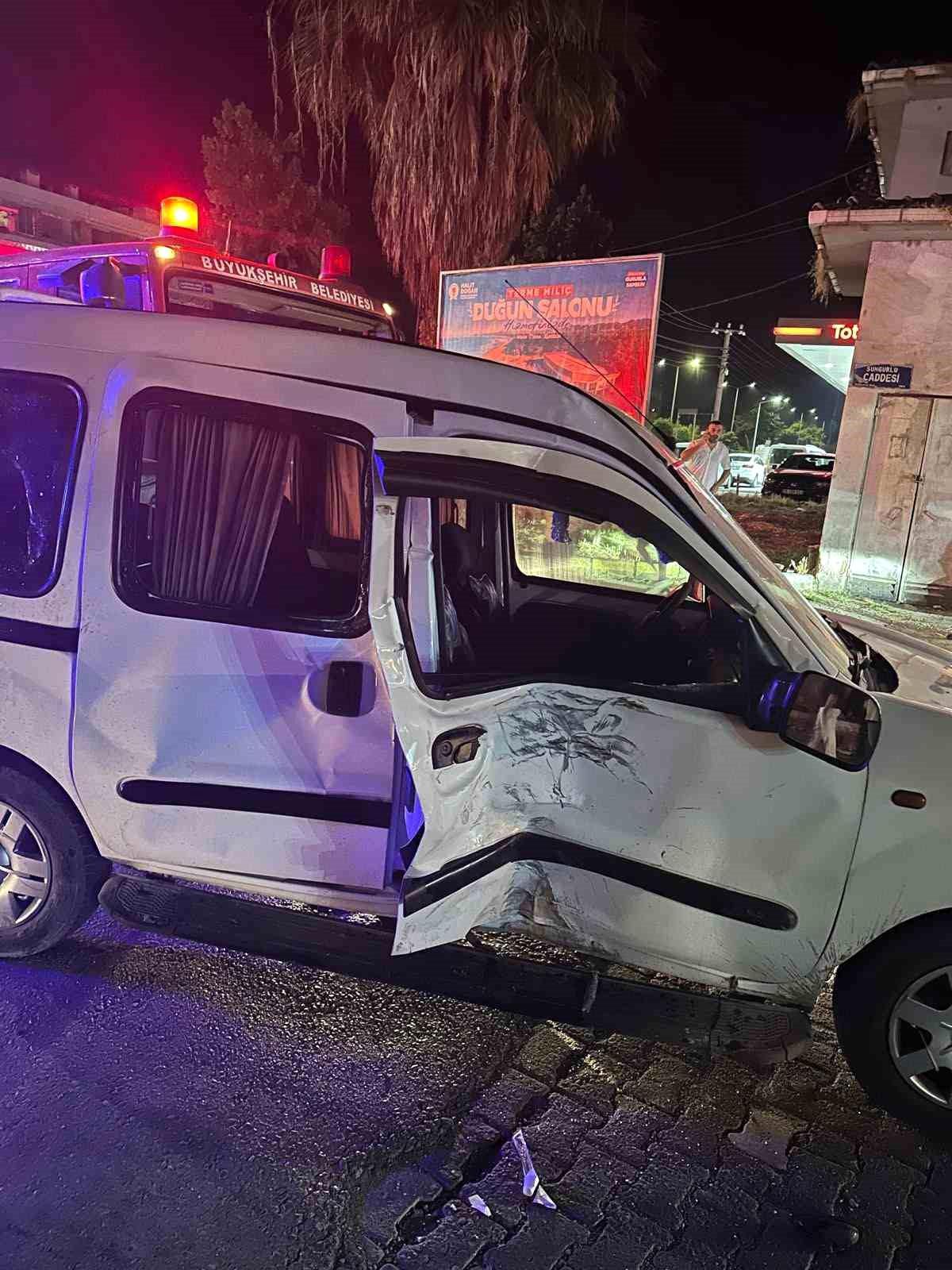 Samsun'da hafif ticari araç ile motosiklet çarpıştı: 5 yaralı