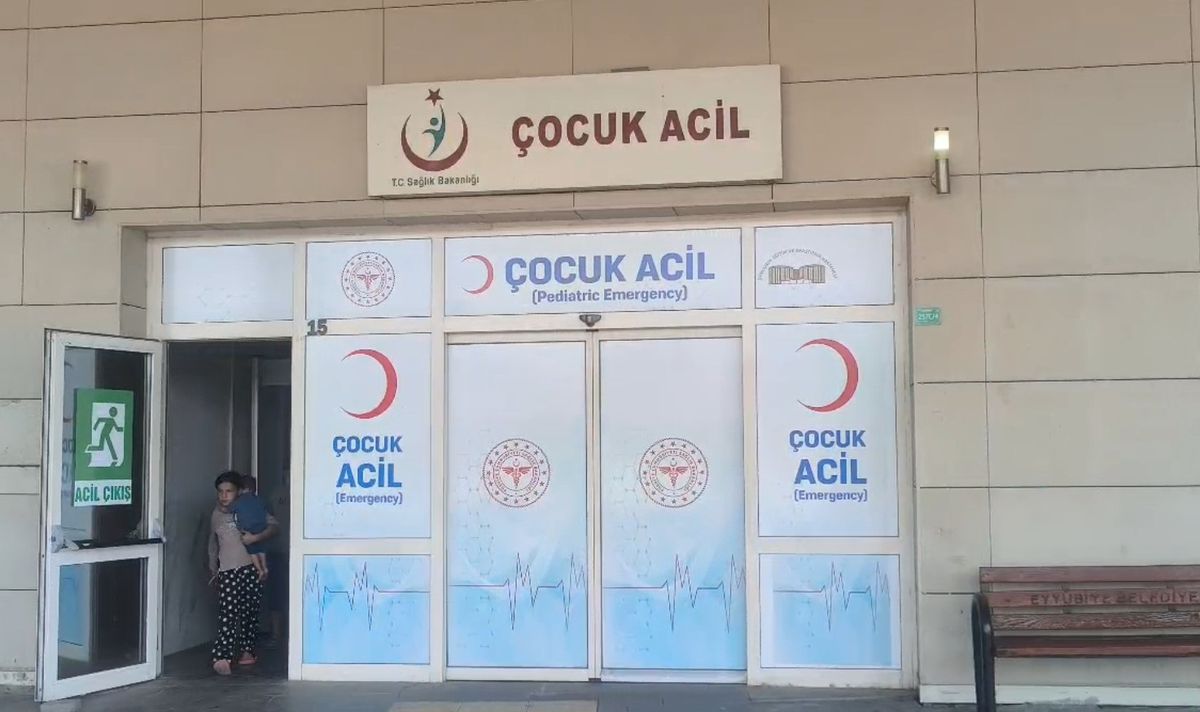 Şanlıurfa Eğitim ve Araştırma Hastanesi'nde hemşire kılığında bebek kaçırmaya çalışırken yakalanan kadın.