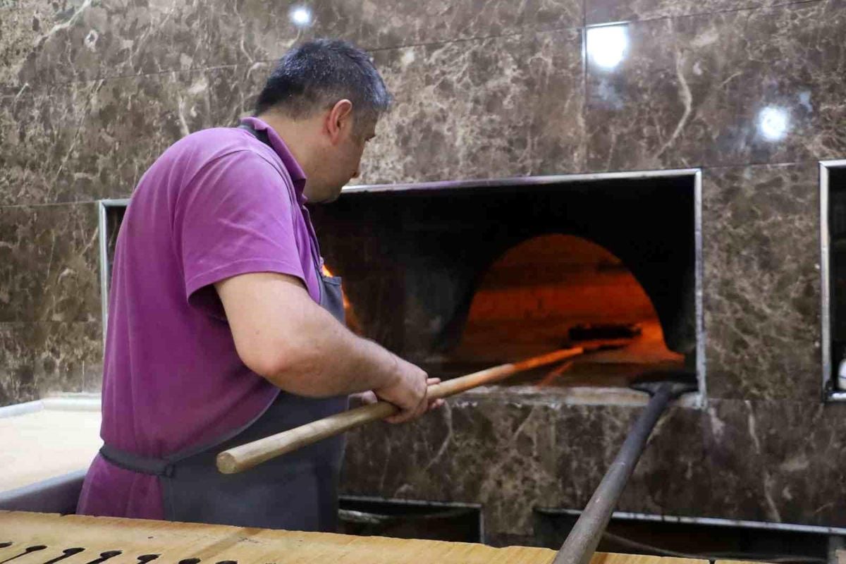 Sivas'ta termometreler 40 dereceyi gördü: Kavurucu sıcakta ustaların zorlu mesaisi