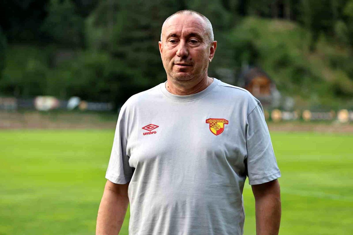Göztepe Teknik Direktörü Stoilov: Transfer girişimlerimiz devam ediyor