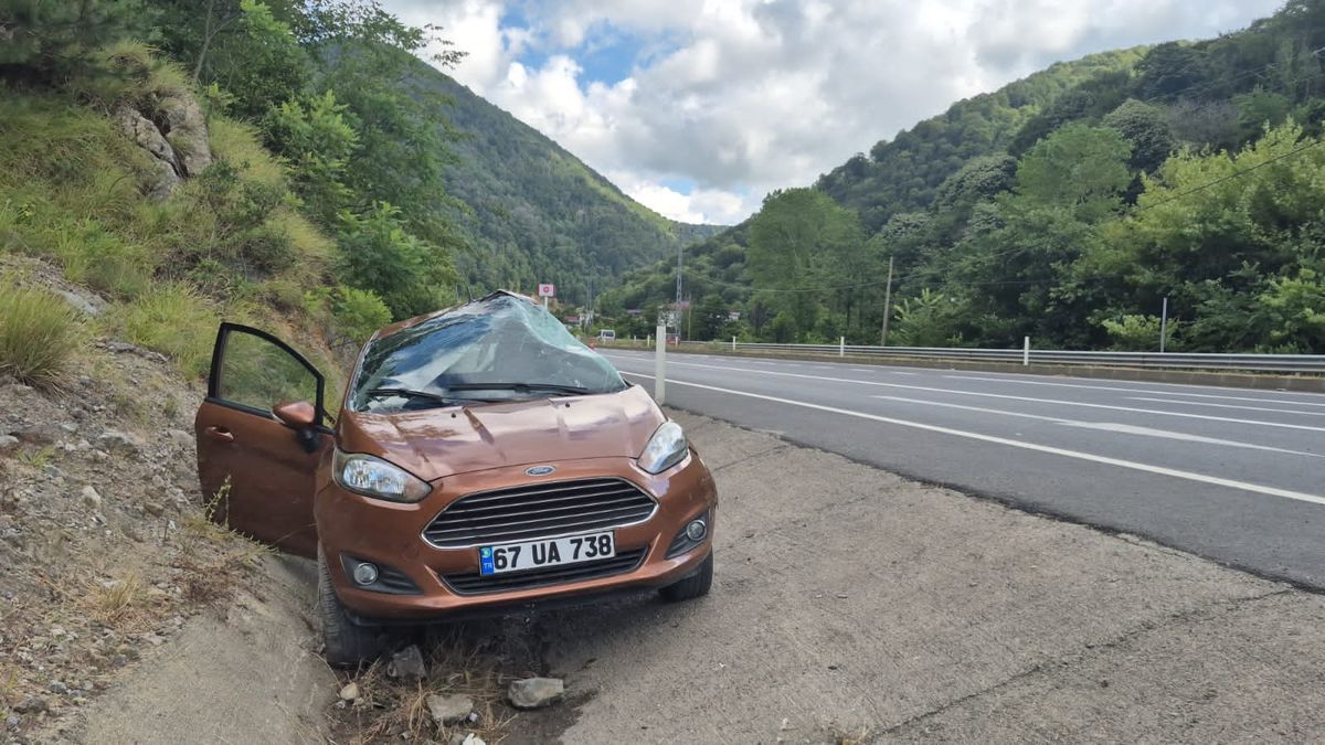 TIR ile çarpışan otomobildeki çift öldü