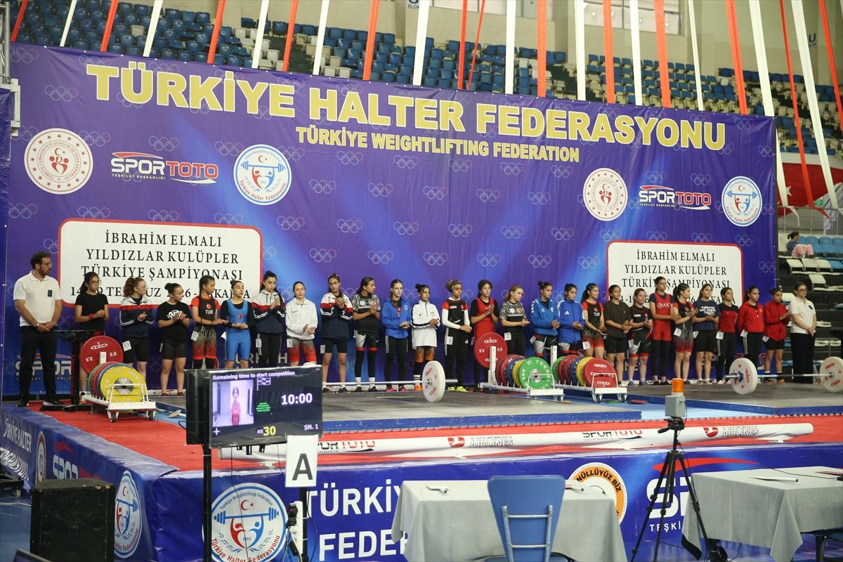 Yıldızlar Kulüpler Türkiye Halter Şampiyonası Sakarya'da başladı