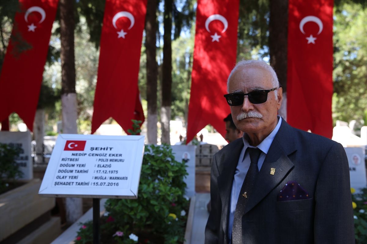 FETÖ'nün Darbe Girişiminde Şehit Polis Eker Anıldı