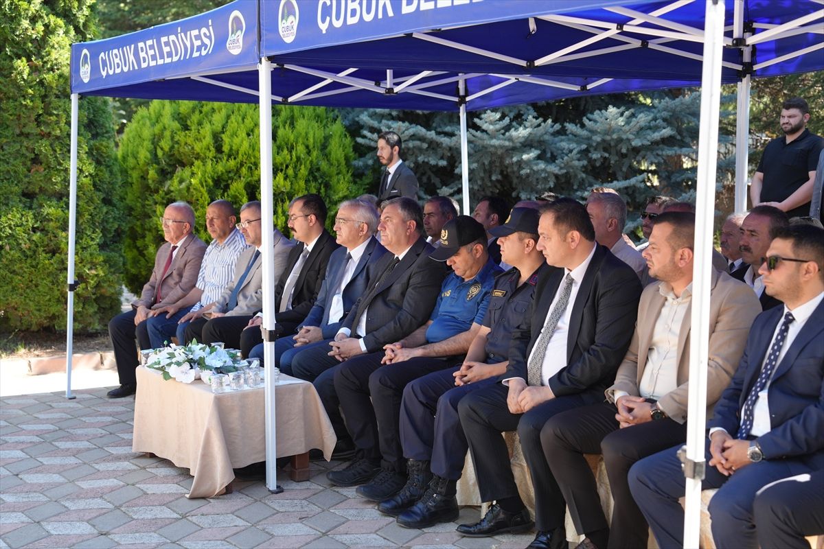 FETÖ'nün darbe girişiminde şehit Ömer Takdemir kabri başında anıldı