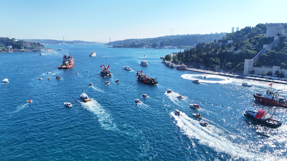 Boğaz'da 15 Temmuz şehitleri için 253 tekneli kortej