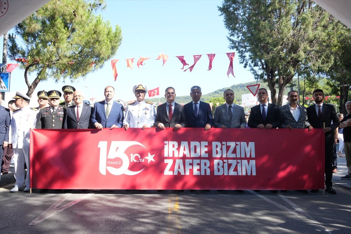Muğla'da 15 Temmuz Anma Bisiklet Yol Yarışı'na katılan sporcular