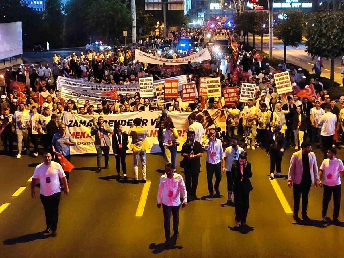 15 Temmuz'un 10. yılında Beştepe'den Külliyeye bayrak yürüyüşü
