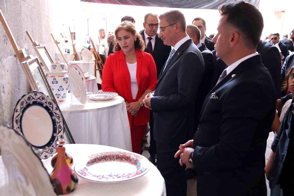 Erzurum'da şehit yakını kadınların 200 sanat eseri sergilendi