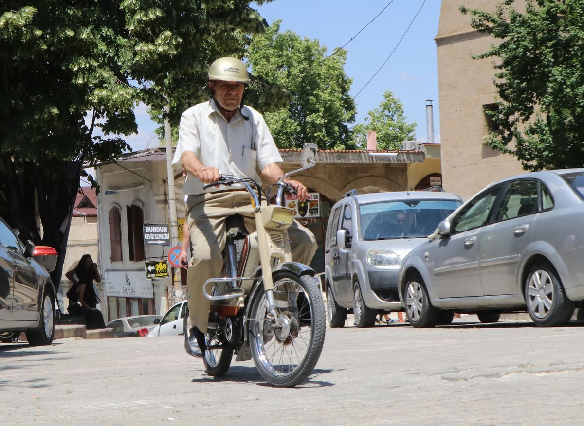Burdur'da 50 Yıllık Motosikletine Gözü gibi Bakıyor