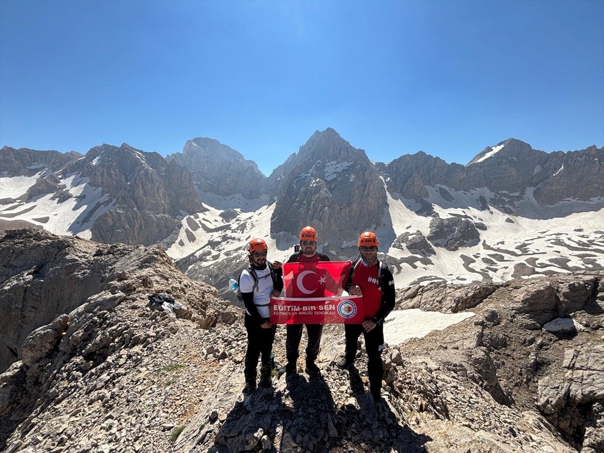 Eğitim-Bir-Sen’den 15 Temmuz Zirve Tırmanışı