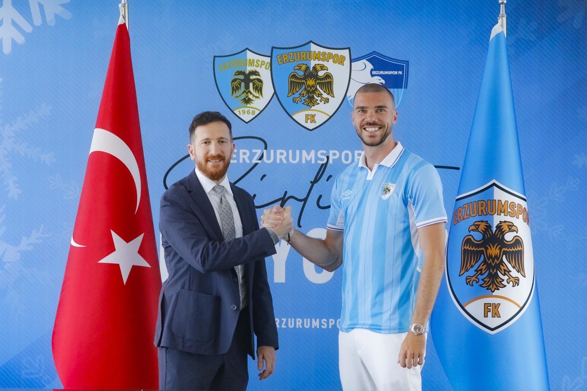 Erzurumspor, dış transferde ilk imzayı Nihad Mujakic'e attırdı