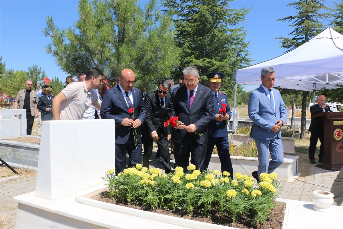 FETÖ darbe şehidi Fatih Dalgıç kabri başında anıldı