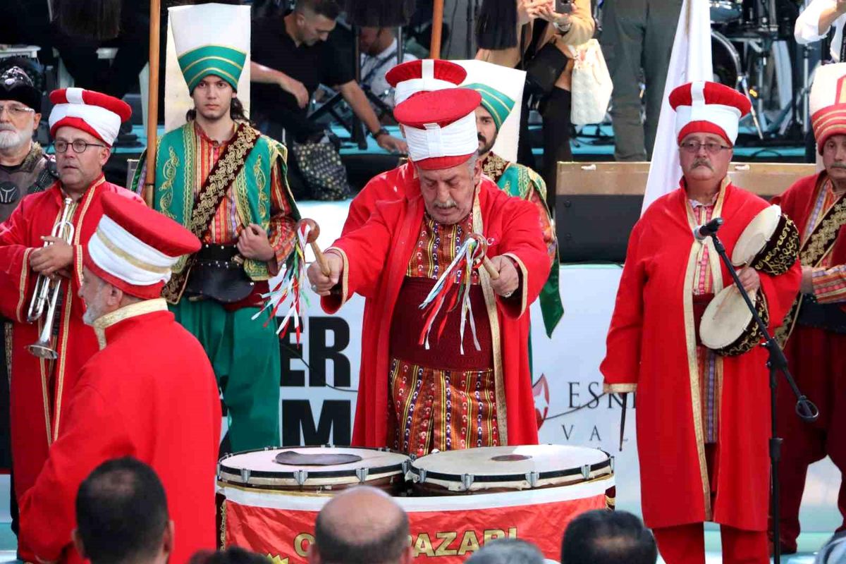 Eskişehir’de 15 Temmuz coşkusu: Binlerce bayrak bir yürek
