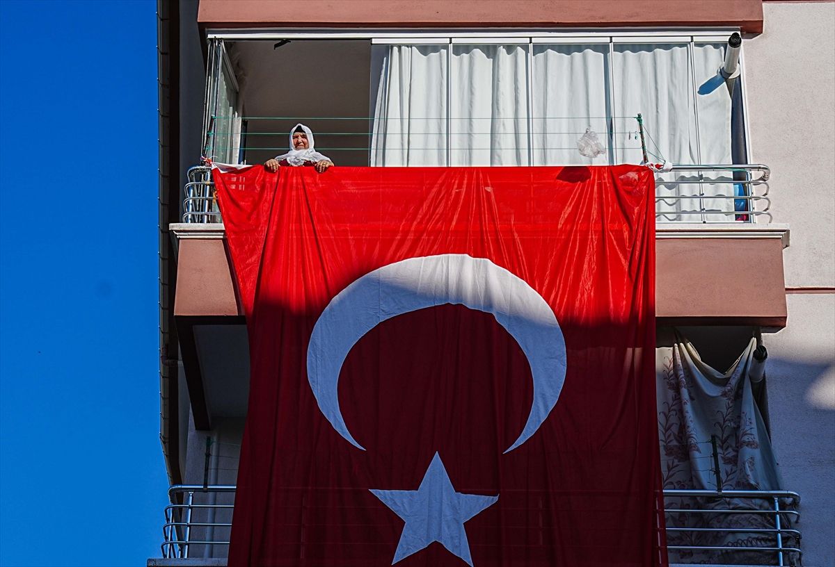 Şehit annesi: Vatan elden gidiyor dedi, gitti dönmedi