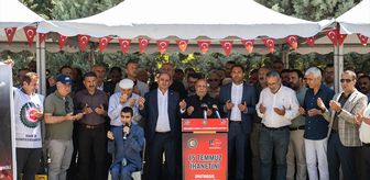 HAK-İŞ Başkanı Arslan, 15 Temmuz Şehitlerini Kabirleri Başında Andı