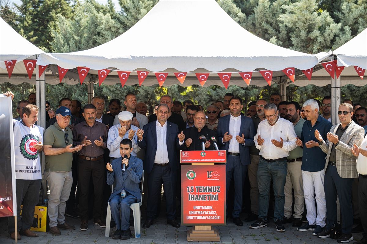 HAK-İŞ Başkanı Arslan, 15 Temmuz Şehitlerini Kabirleri Başında Andı