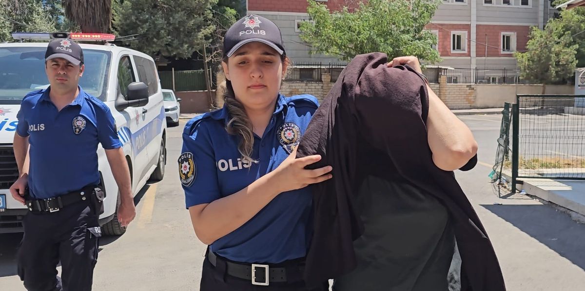 Hemşire kıyafetiyle bebek kaçırmaya çalıştığı iddia edilen şüpheli adliyede