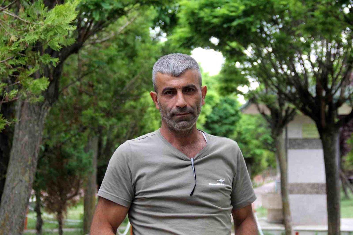 Hollanda'da yaşayan gurbetçi bulduğu Kur'an-ı Kerimleri Müslüman ailelere dağıttı