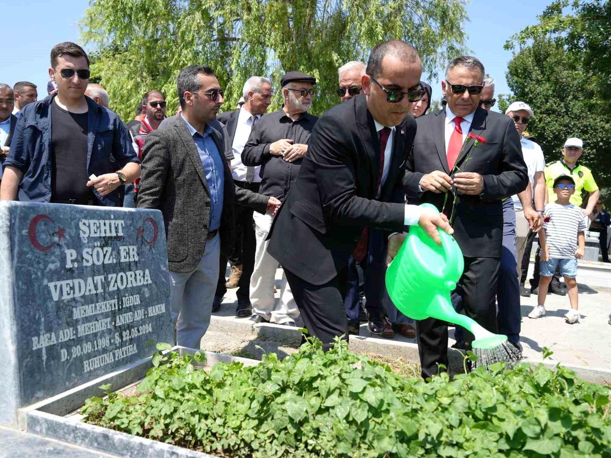 Iğdır’da şehit kabirleri ziyaret edildi