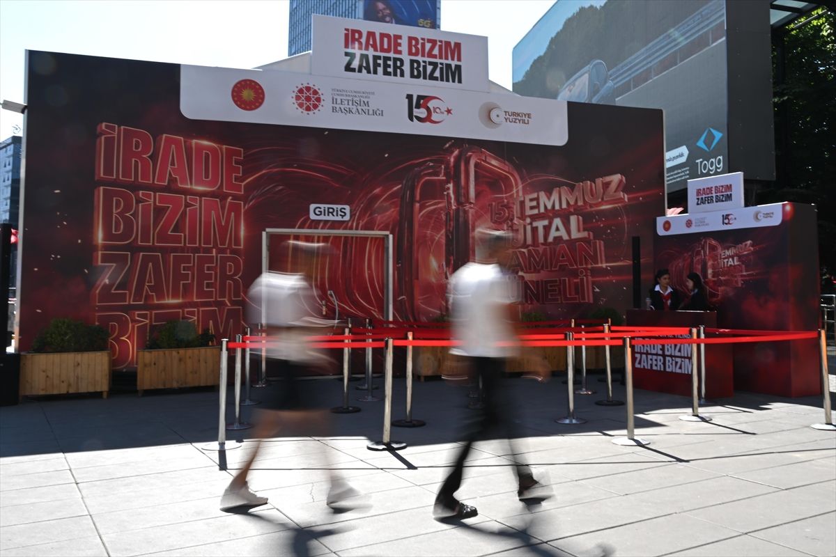 'İrade Bizim, Zafer Bizim' dijital zaman tüneli ziyarete açıldı