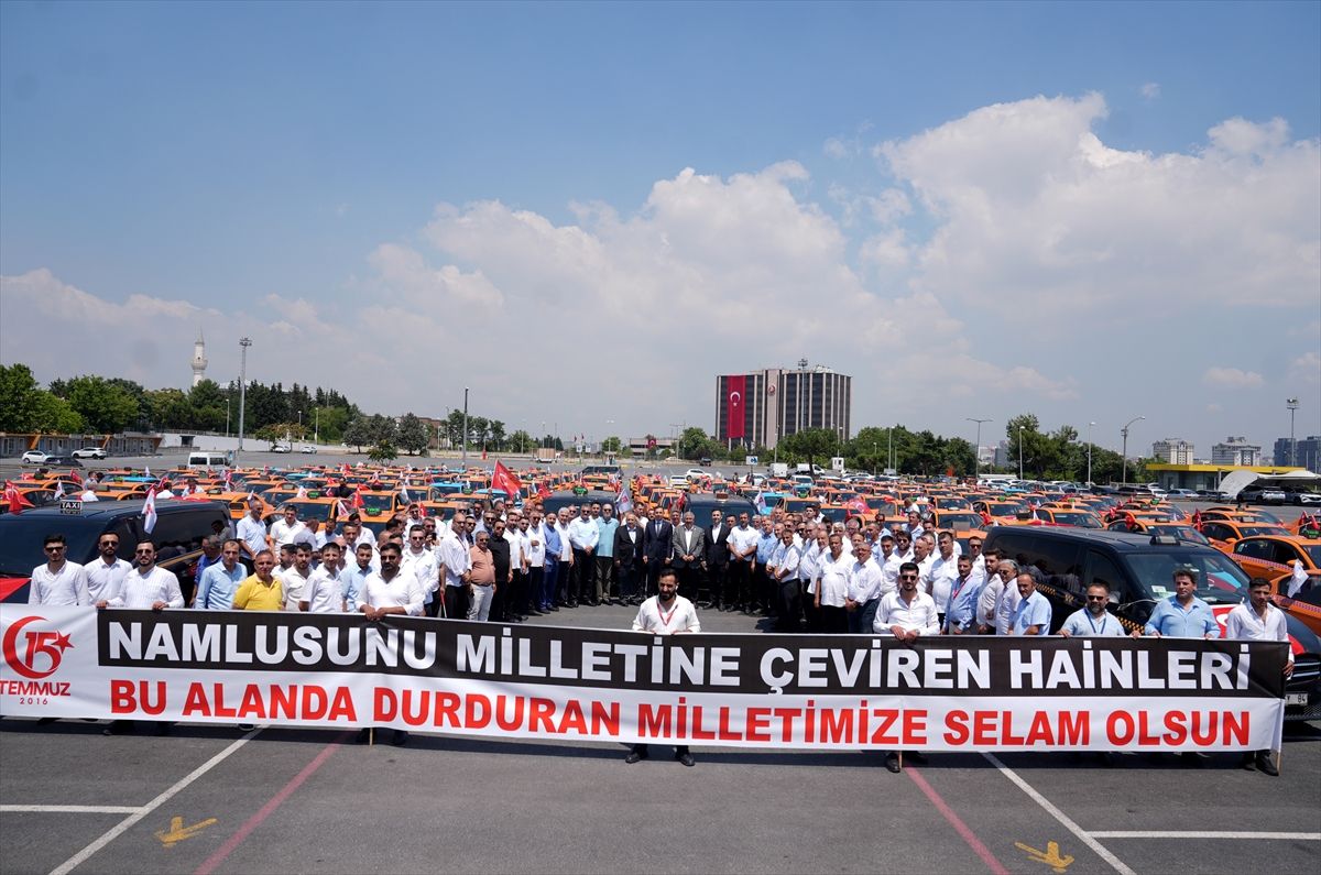 253 taksici Türk bayraklarıyla 15 Temmuz konvoyu düzenledi