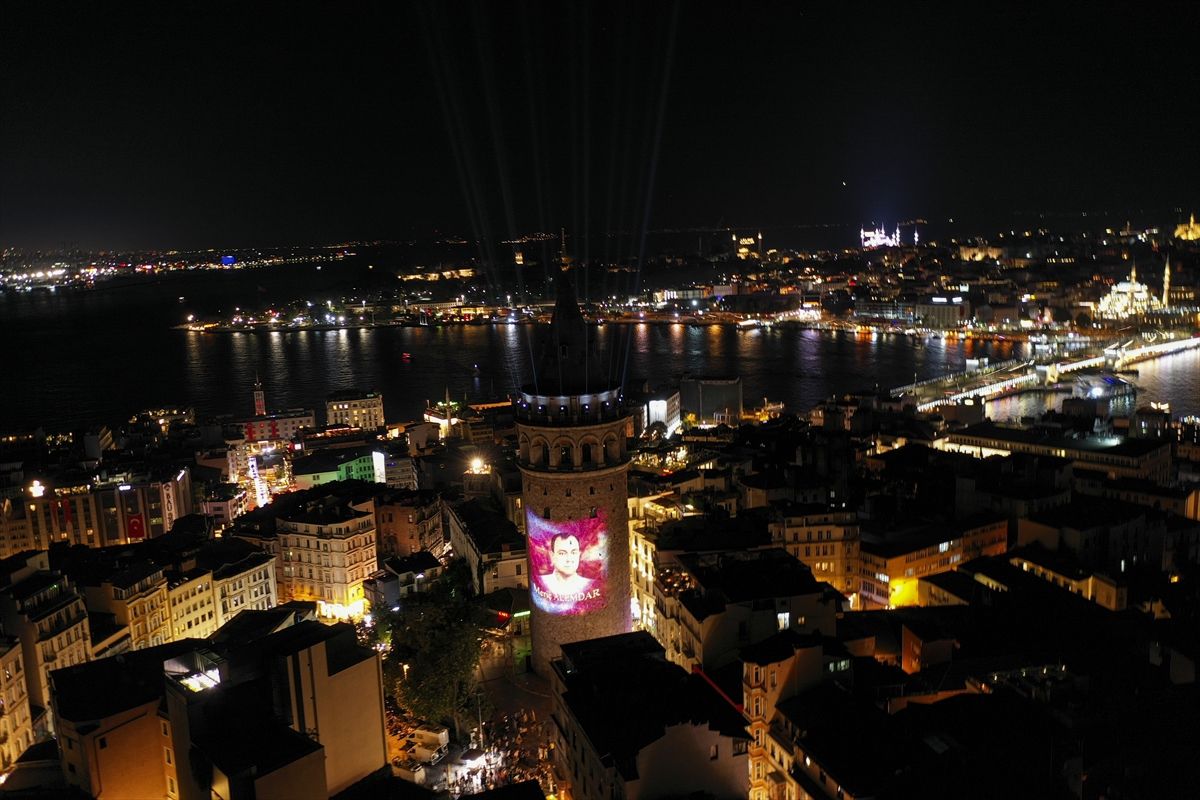 15 Temmuz anısına Galata ve Kız Kulesi'nde ışık gösterisi