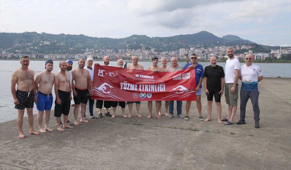 Rize'de 15 Temmuz anısına denizde anma yüzüşü