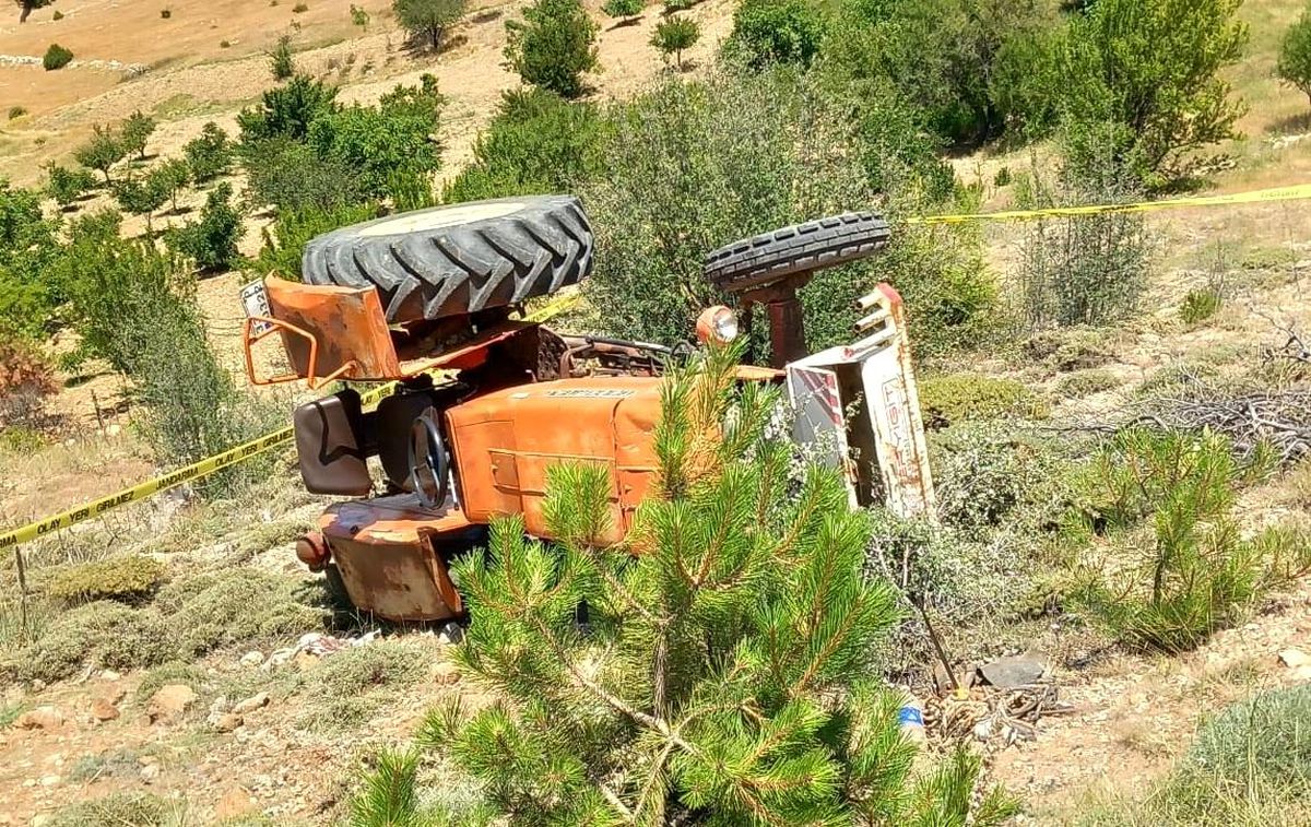 Karaman'da traktör devrildi: 1 ölü