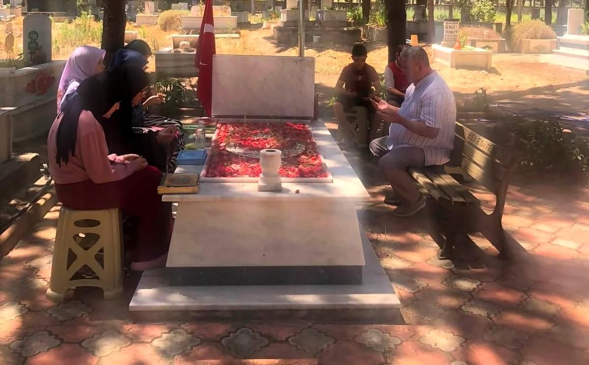 Sarıgöl'de Kur'an Kursu Öğrencileri Şehit ve Gazi Kabirlerini Ziyaret Etti