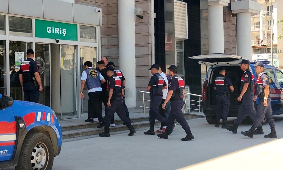 Kuşadası'nda suç makineleri yakalandı