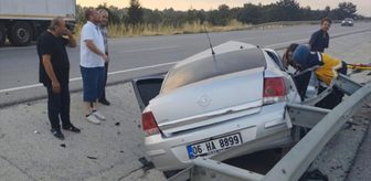Kütahya'da bariyere çarpan otomobilin sürücüsü yaralandı