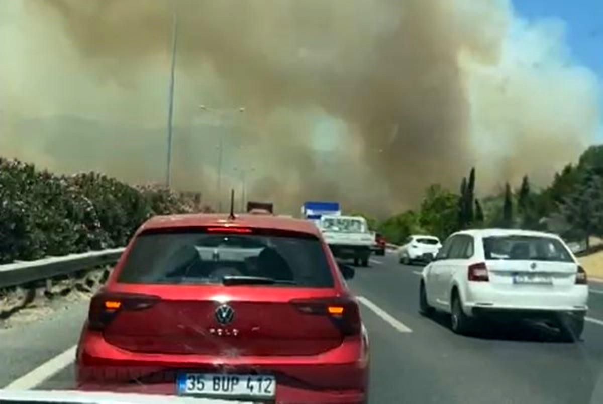 Manisa'da orman yangınında alevler İzmir-İstanbul Otoyolu'na ulaştı