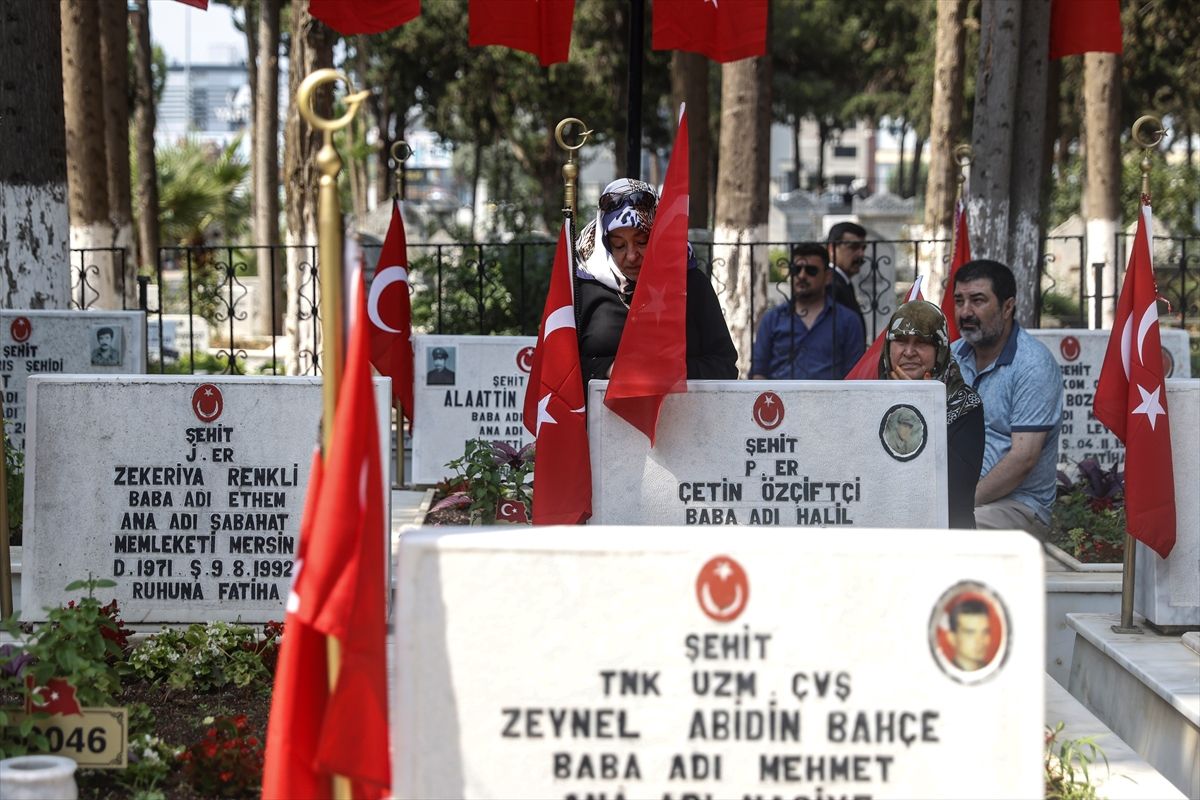 Mersin, Hatay ve Osmaniye'de 15 Temmuz'da şehitliklere anlamlı ziyaret