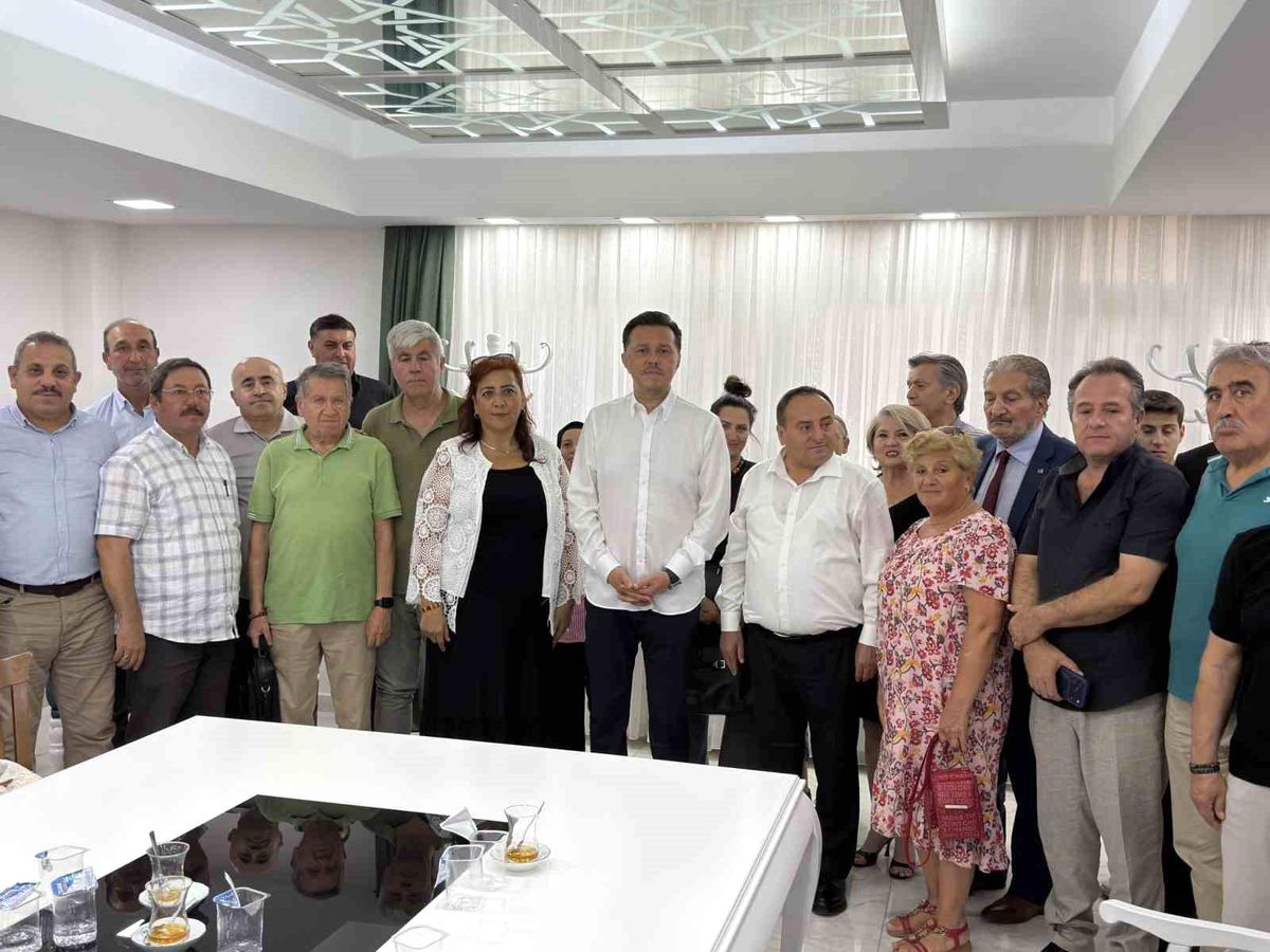 AK Parti Eskişehir Milletvekili Nebi Hatipoğlu dernek temsilcileriyle görüşüyor.