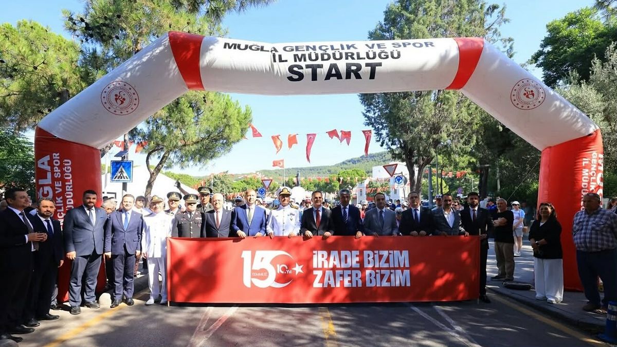 Muğla Marmaris'te 15 Temmuz Şehitleri Anma Bisiklet Yol Yarışı'ndan bir görünüm.