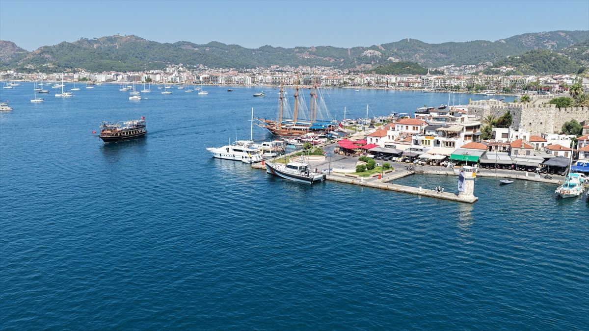 Muğla'da sahil güvenlik botları ziyarete açıldı