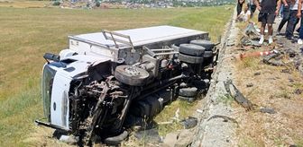 Muş'ta kamyon ile otomobil çarpıştı, 2 kişi öldü, 1 kişi yaralandı