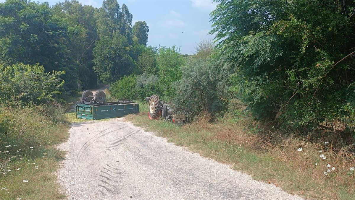 Osmaniye'de devrilen traktörün sürücüsü yaralandı