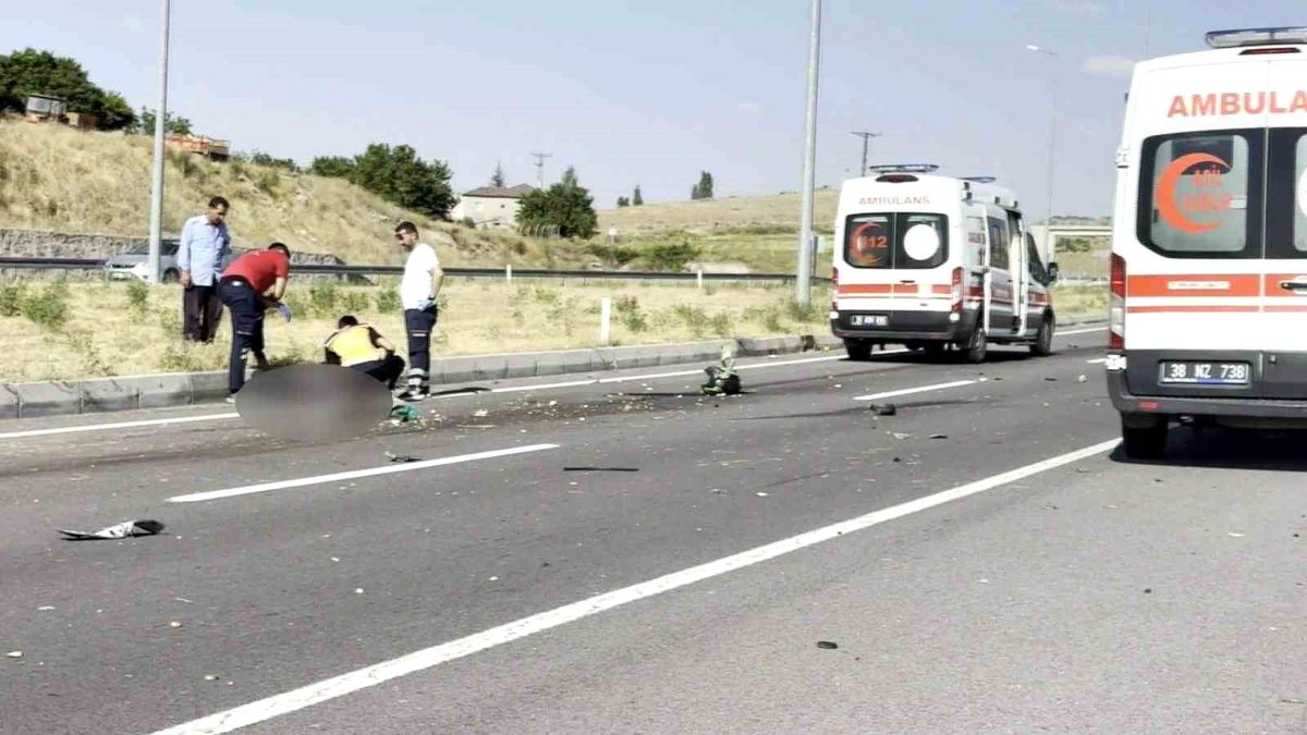 Otomobil ile motosiklet çarpıştı: 1 ölü, 1 yaralı