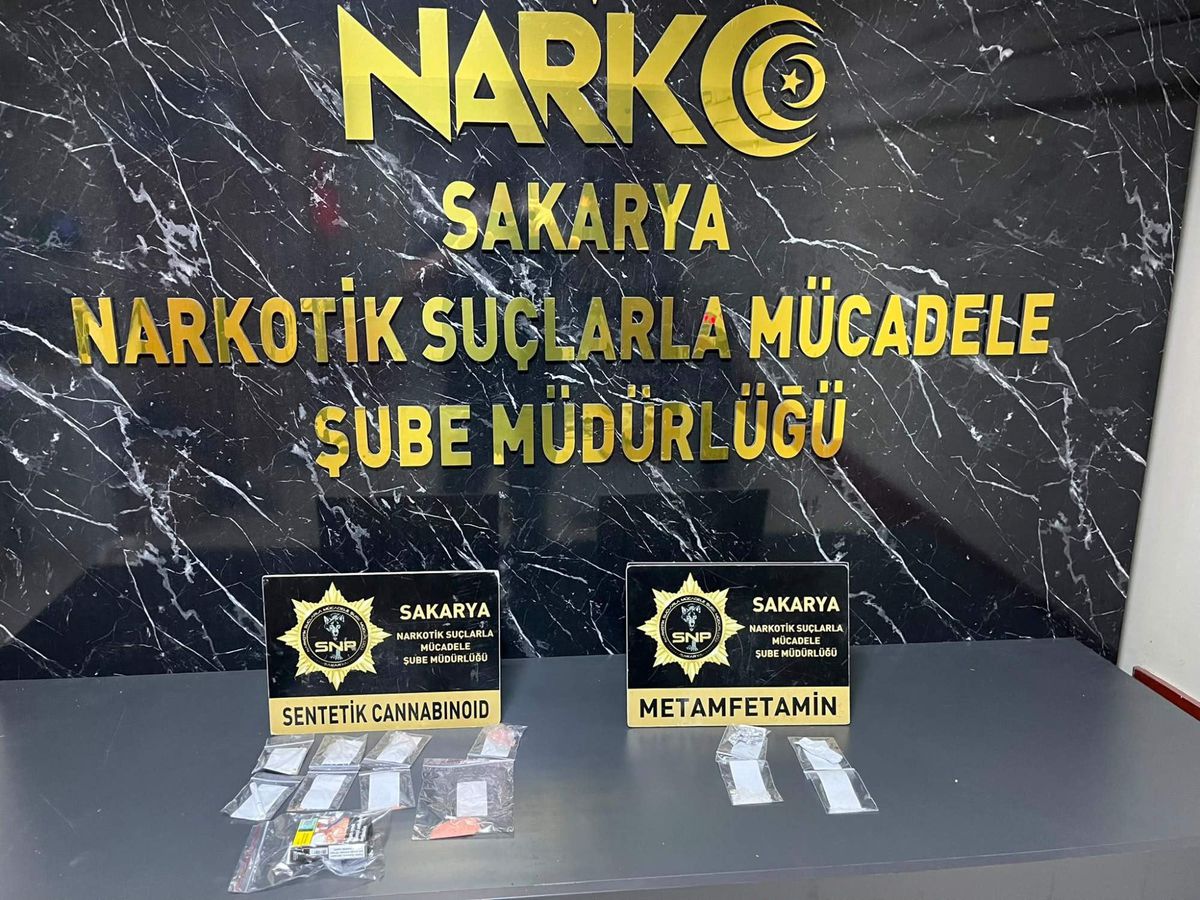 Sakarya'da uyuşturucu operasyonunda ele geçirilen uyuşturucu maddeler.
